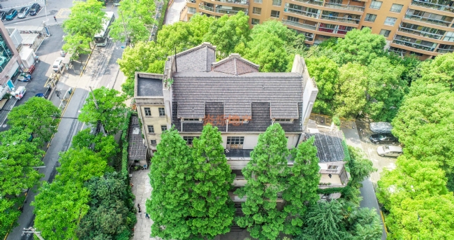 昌化路独栋花园洋房,挂牌历史保护建筑,1356平米,2.6亿到手,地价未补。