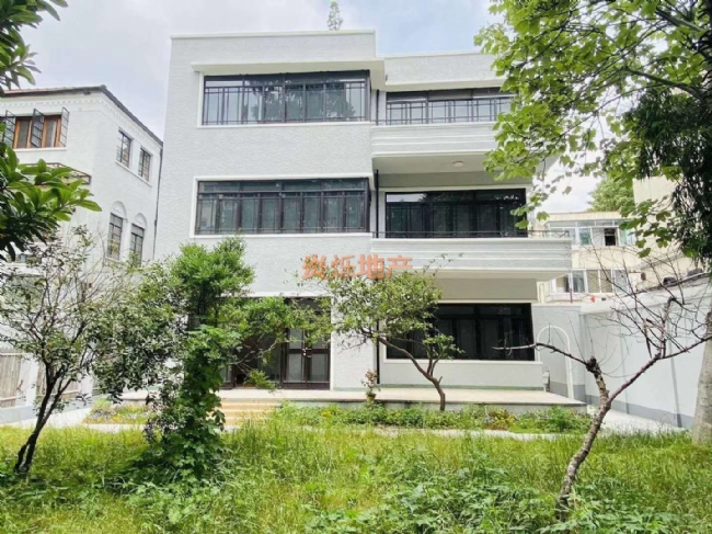 次沿街独栋,美式现代风格,479.36平方米,售价2亿,主副楼双子星,朝南大花园