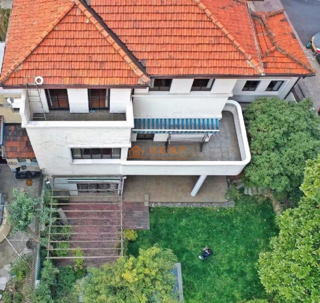 建国西路衡山路,独栋花园洋房出售!四面临空,双开间格局,带1独立车库!